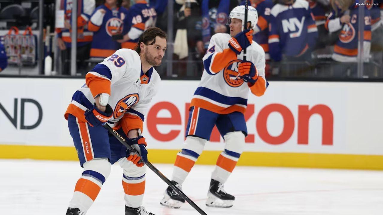 Schaefer Shatters Overtime Record, Islanders Edge Mammoth 3-2