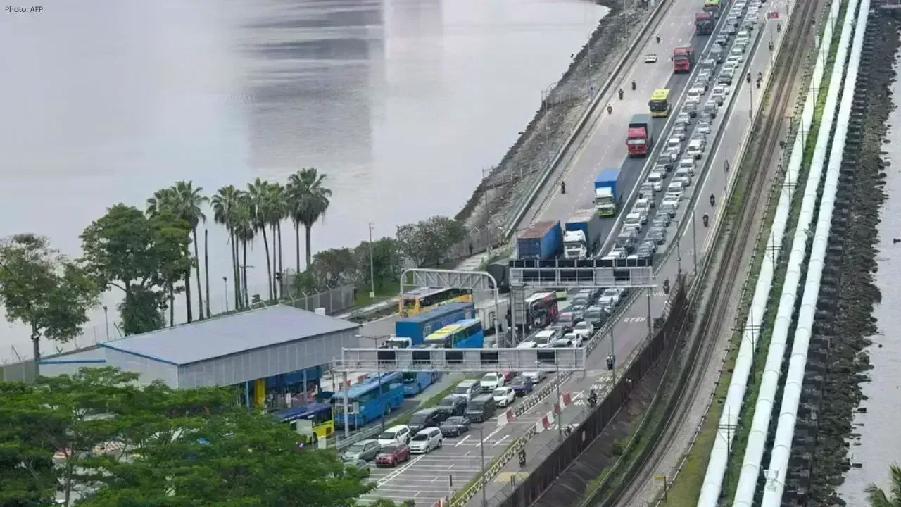 Malaysians Opt for Singapore Citizenship