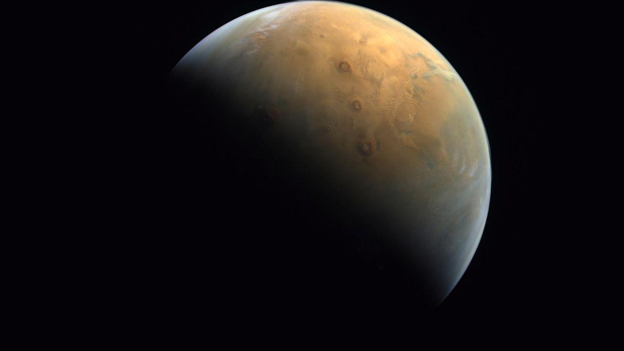 Elon Musk Aims for First Mars Voyage by End of 2026