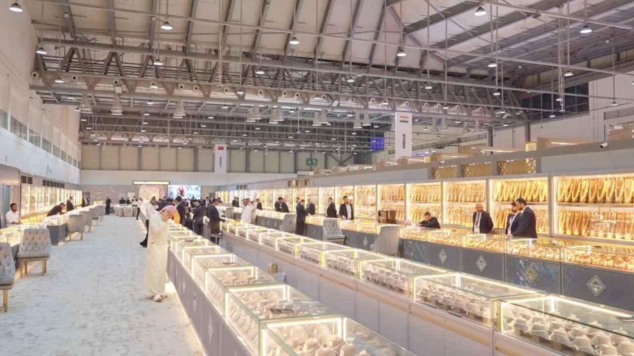 World’s Largest Gold Frame Shines at 55th Watch & Jewellery Show