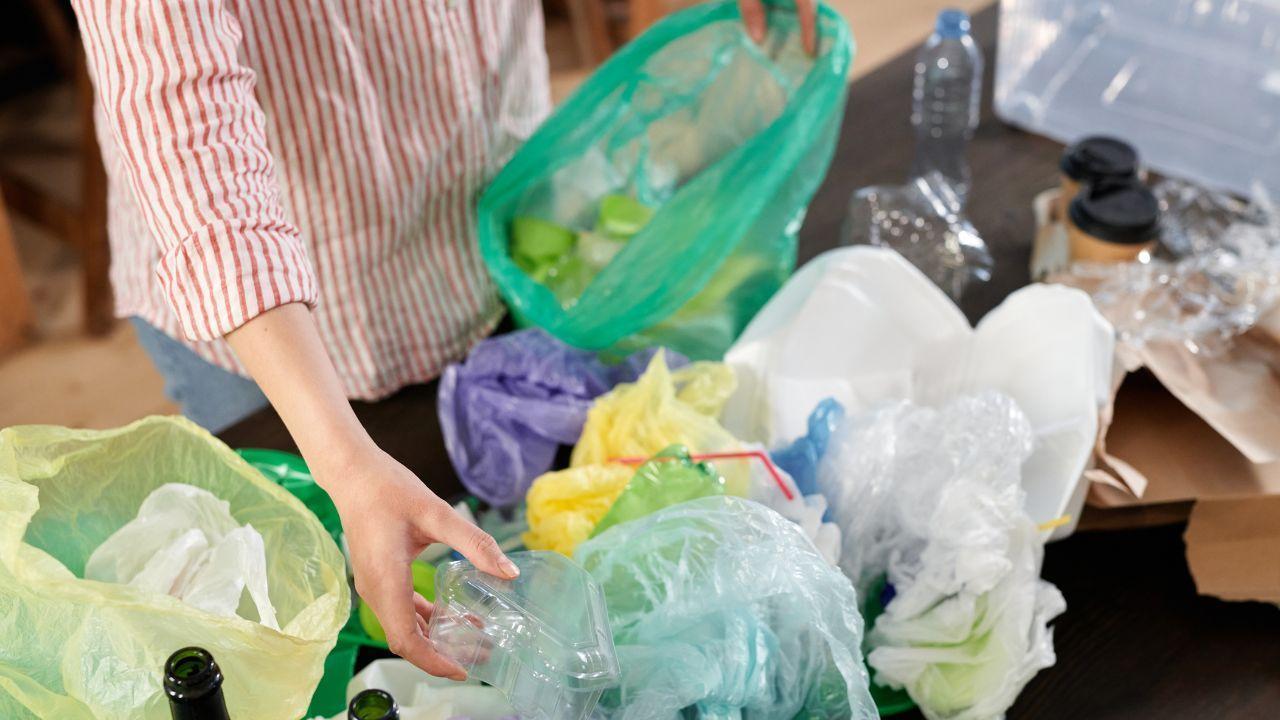 Oman Expands Plastic Bag Ban in Retail, Food Sectors Oman Expands Plastic Bag Ban in Retail, Food Sectors