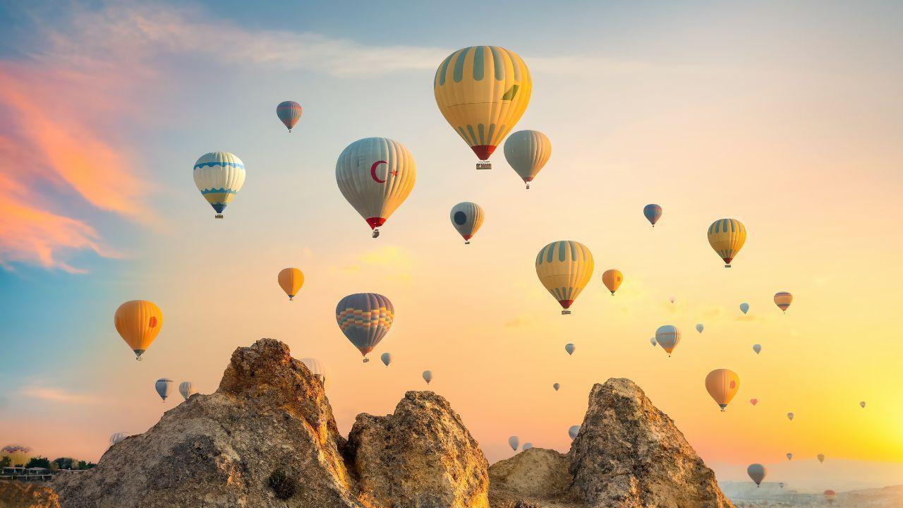 UAE Balloon Team Showcases Emirati Culture at Russian Festival