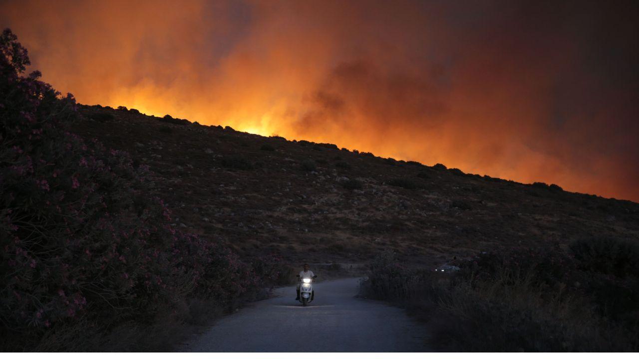 Turkey Battles 761 Fires in 10 Days, Homes Damaged