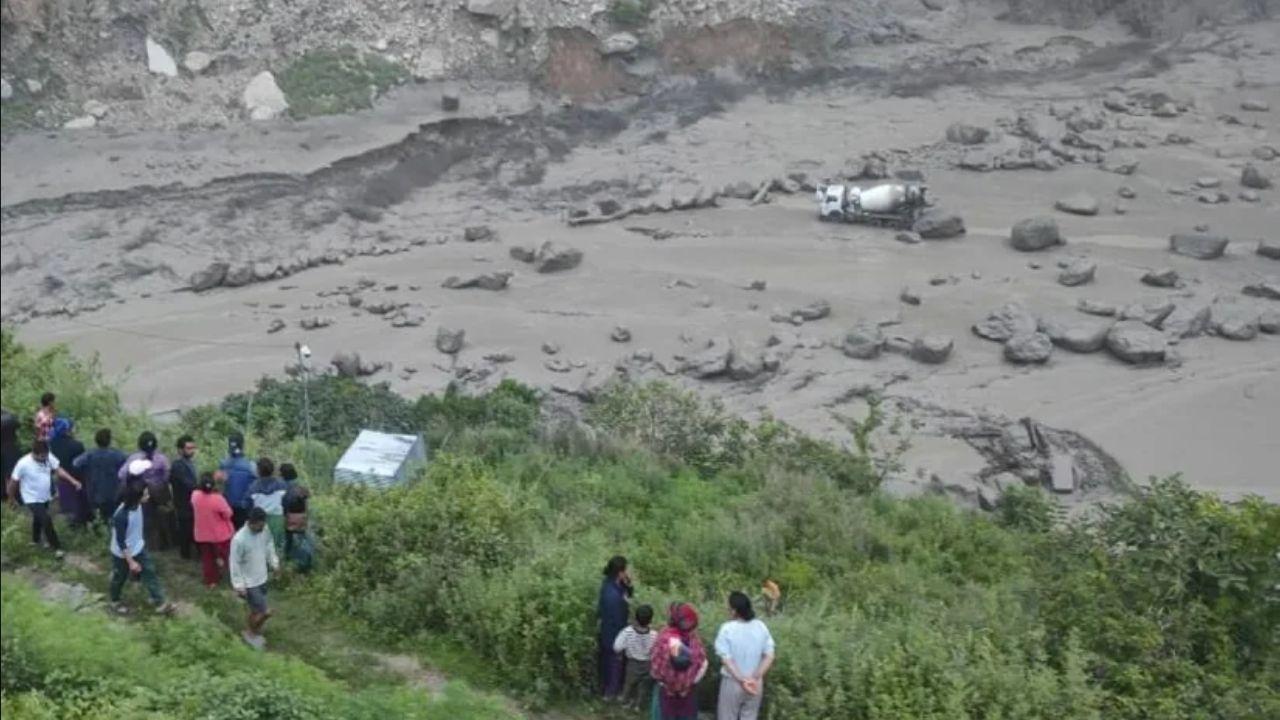 Floods in Nepal Kill 8 and Leave 20 Missing Near China Border
