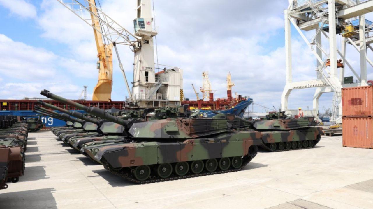 Australia Sends Tanks to Help Ukraine in War Against Russia