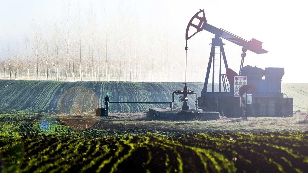 Oil Prices Stay Flat as New US Tariffs May Slow Economy