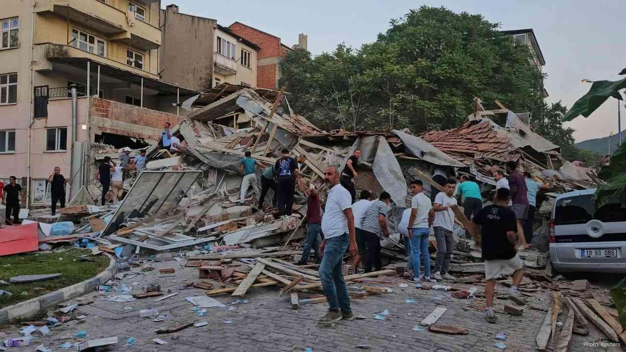 Strong 6.2 Quake Hits Western Turkey, One Dead, Many Injured