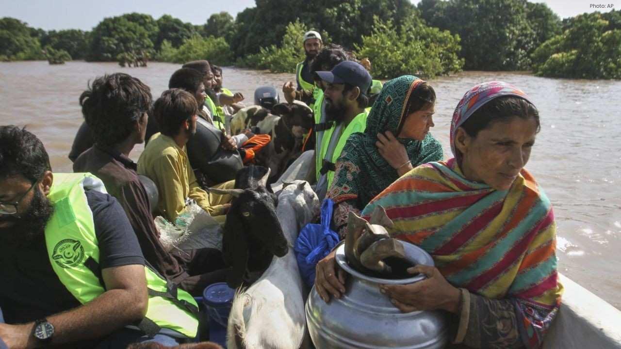 Pakistan Floods Force Evacuation Of 25,000 In Punjab Province