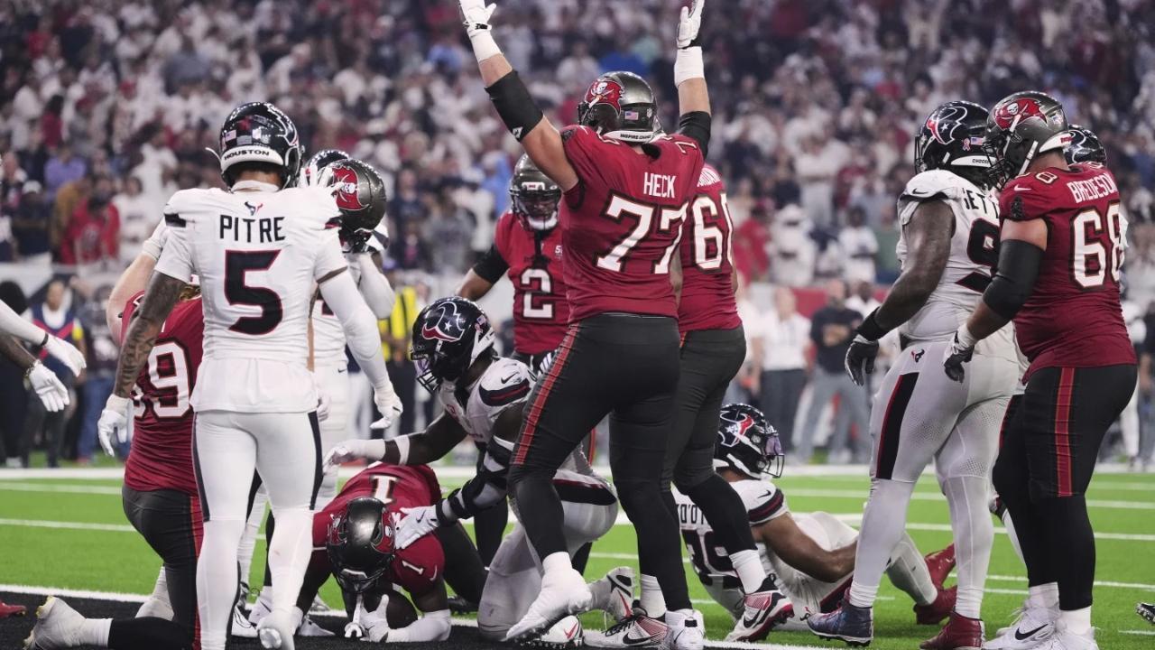 Bucs Beat Texans 20–19 in Final Seconds