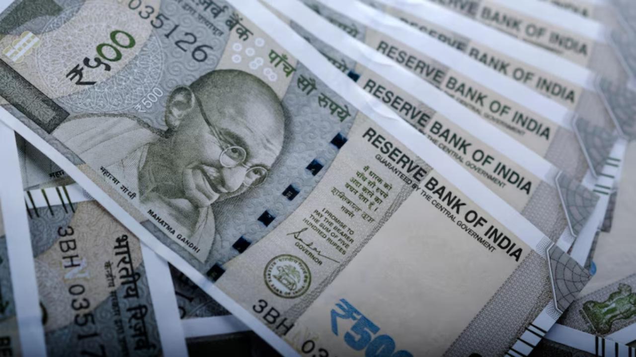 Rupee Strengthens Ahead of Fed Decision, US-India Trade Talks