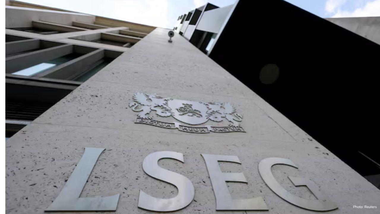 Stocks Rise on AI Optimism, Gold Hits Record High Amid Rate-Cut Bets