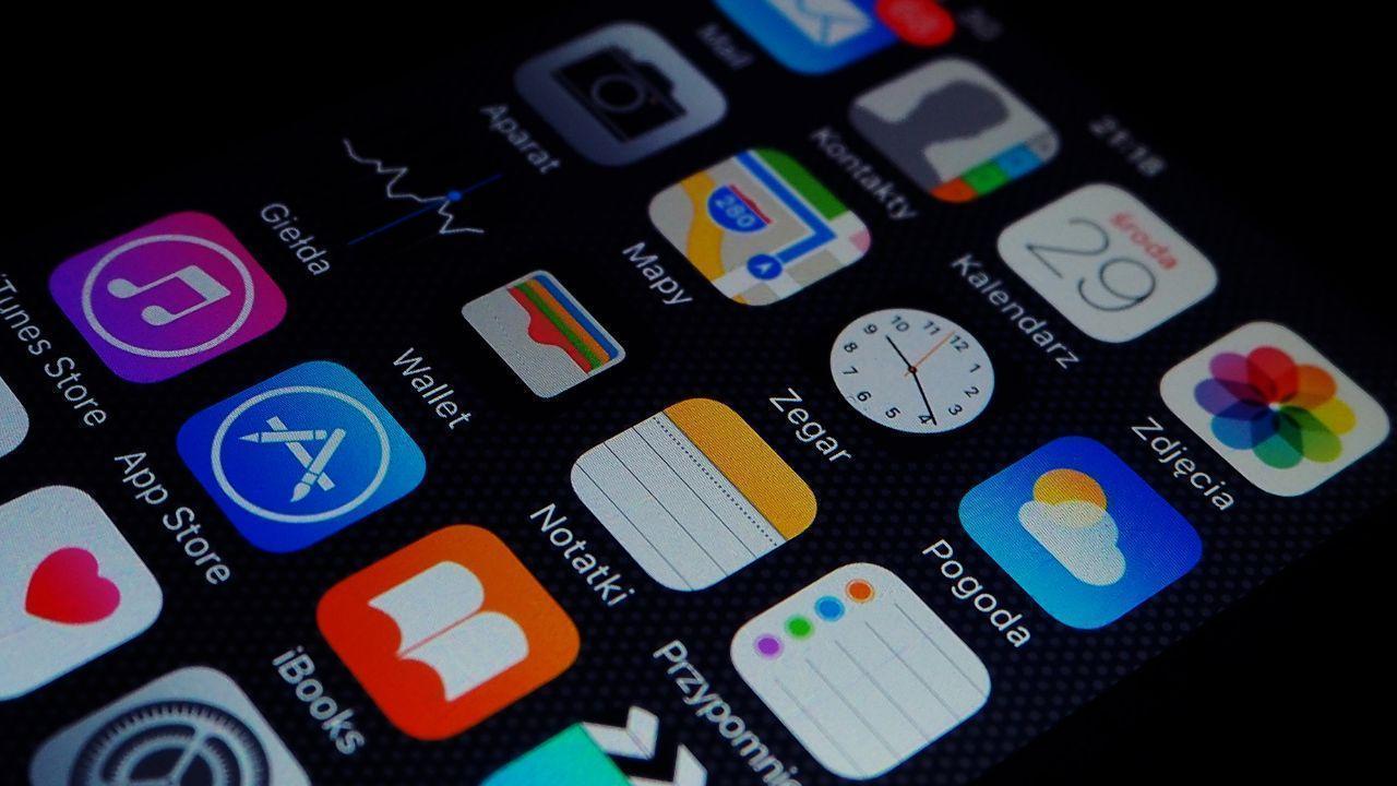 Top Reasons iPhones Are the Most Trending Smartphones Right Now