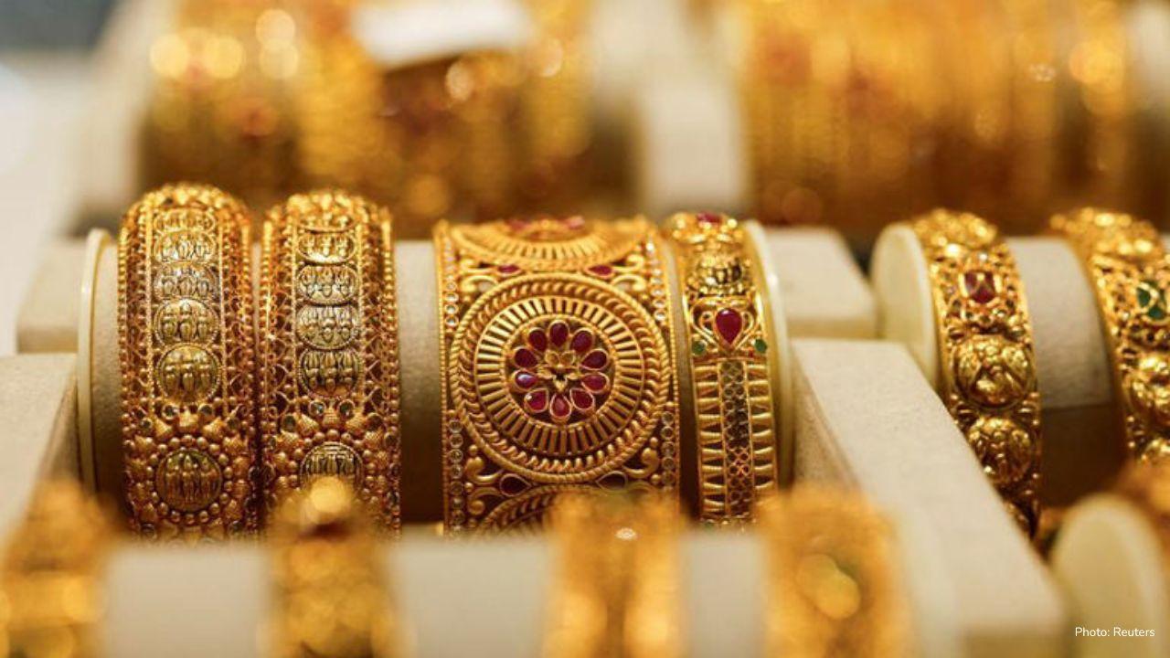 Gold Shines Bright as U.S. Shutdown Weakens Dollar and Jobs Market