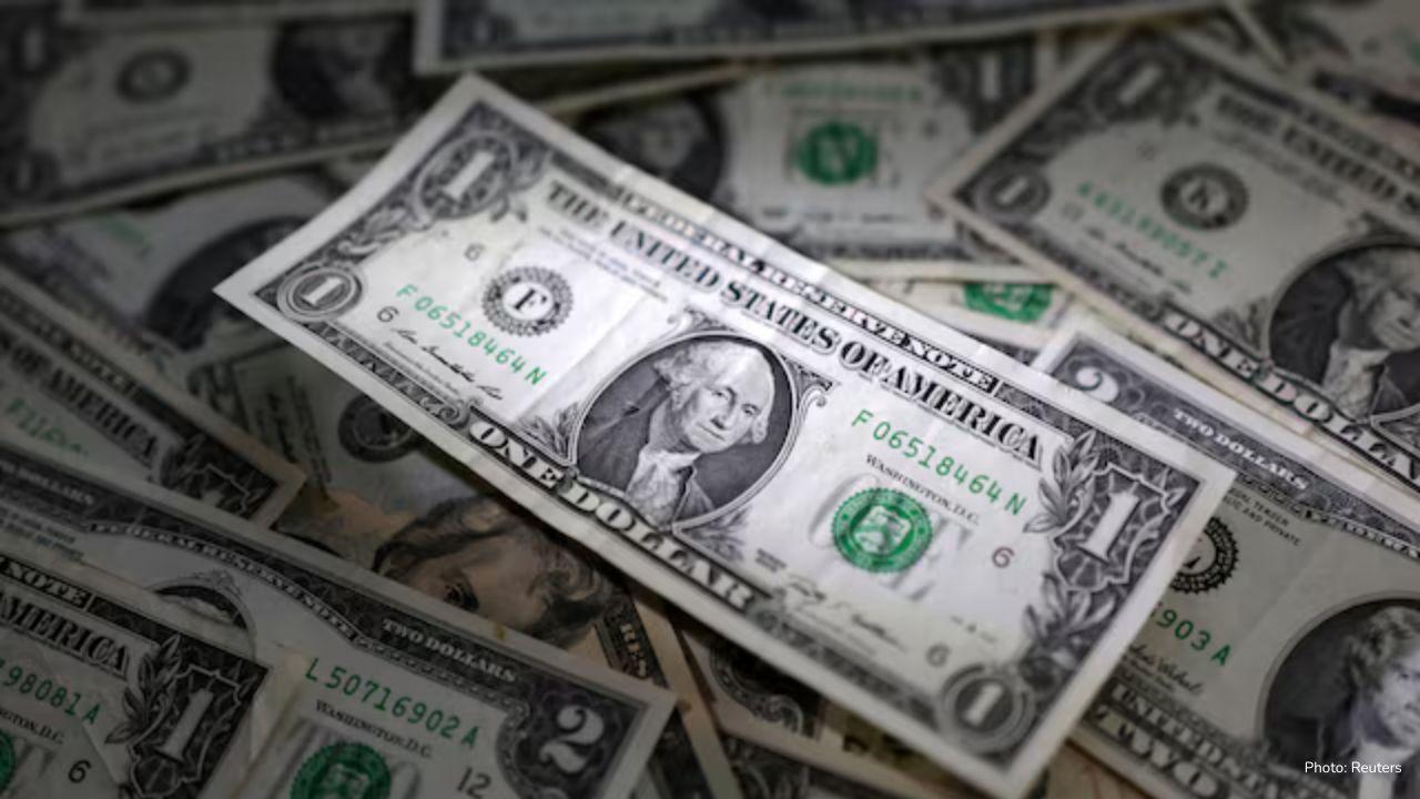 Dollar Weakens as U.S. Shutdown Creates Economic Uncertainty