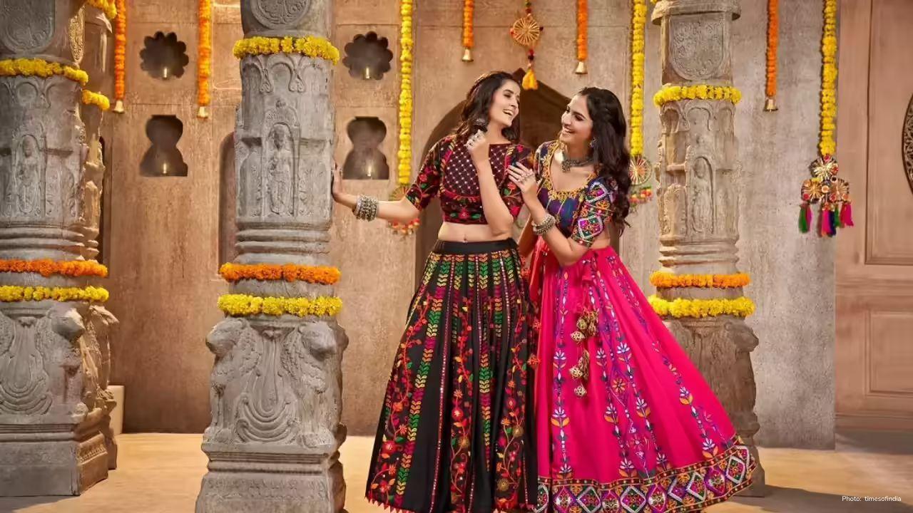 Durga Puja 2025: Fusion Fashion Brings Tradition to Life
