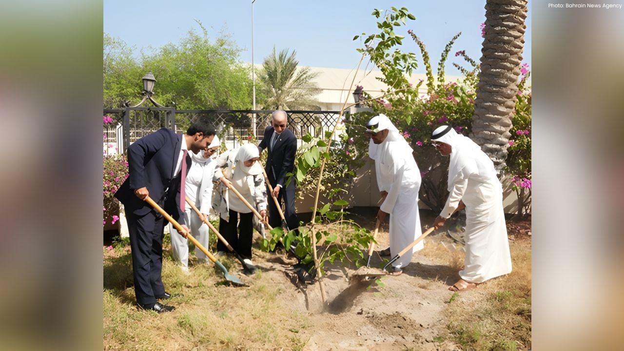 Minister Participates in Tree Planting for Bahrain’s Vision