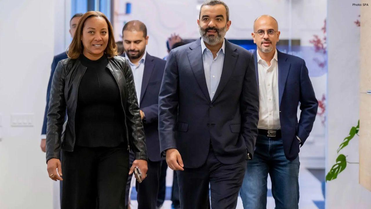 Saudi Minister Meets Waymo CEO to Advance Smart Transport Projects