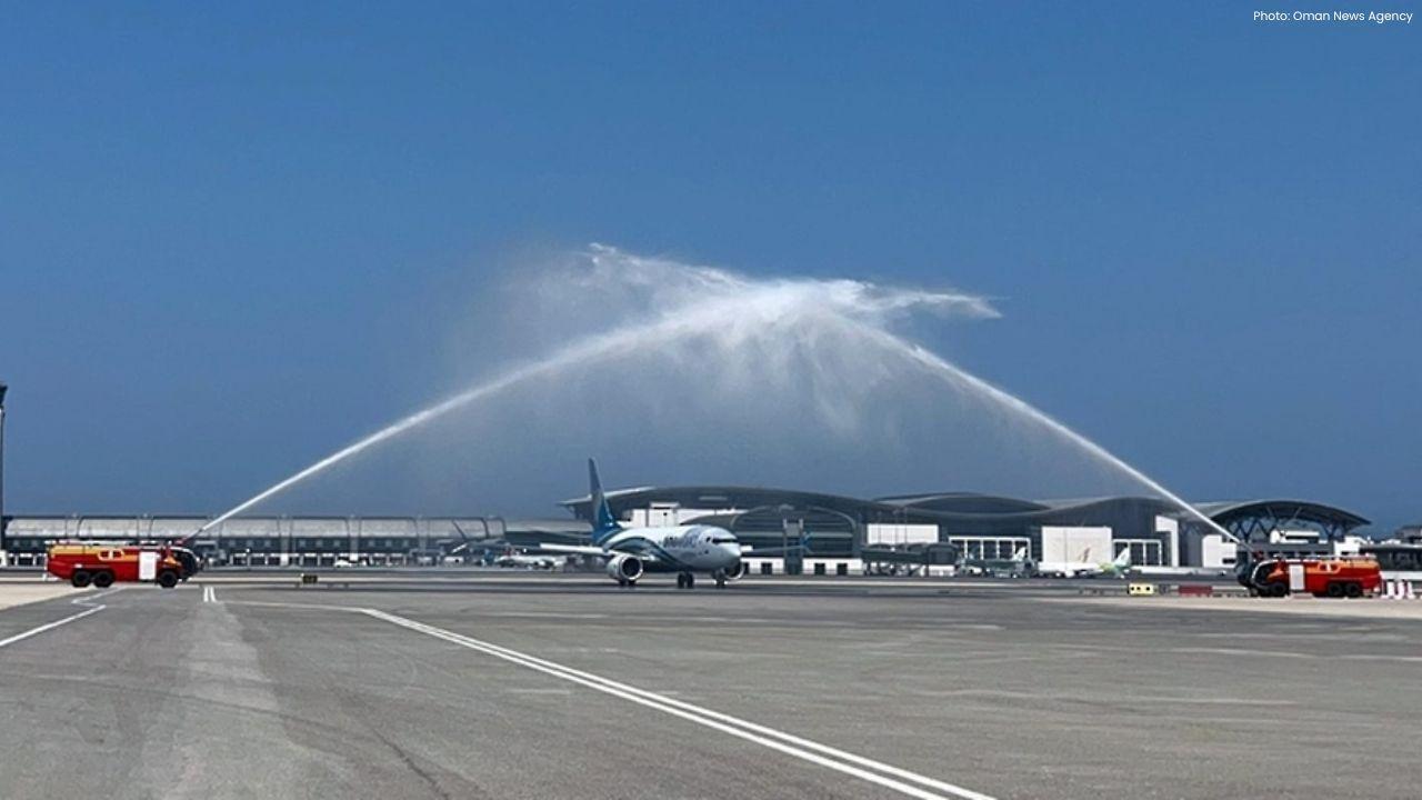 Oman Air Welcomes New Boeing 737 with oneworld Livery