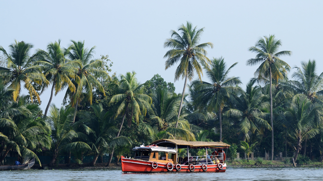 Discover the Allure of Kerala: A Gem of Sun, Spices, and Backwaters