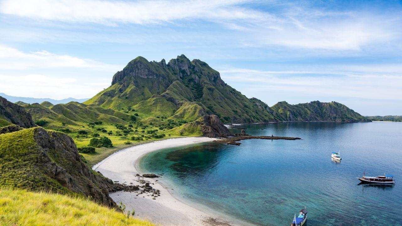 Explore Nusa Molas: The Jurassic Park Island of Flores