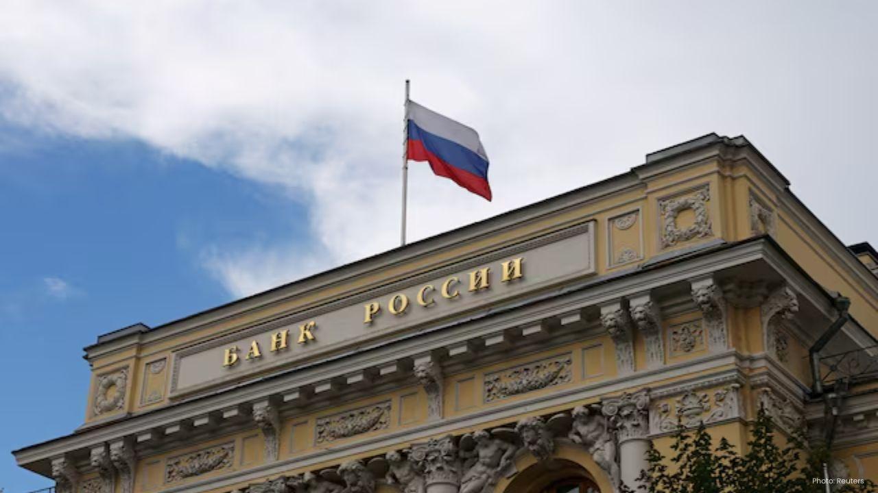 Russian Central Bank Reduces Interest Rate Despite Inflation Woes