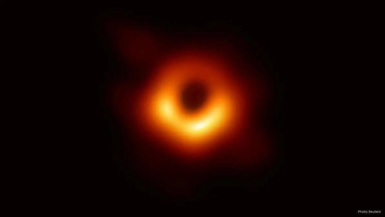 Supermassive Black Holes Disrupt Star Formation in Galaxies Supermassive Black Holes Disrupt Star Formation in Galaxies
