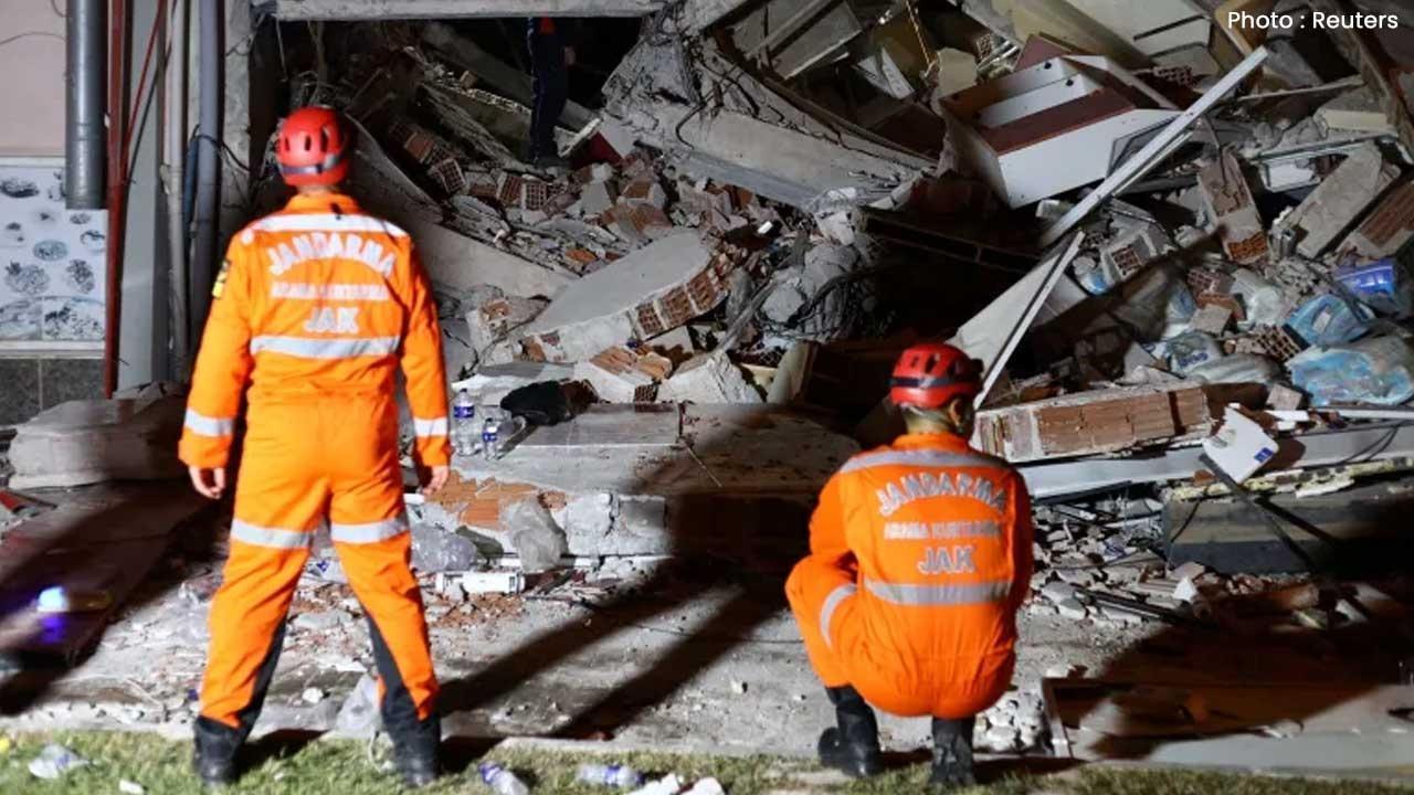 6.1 Magnitude Quake Hits Sindirgi, Felt Across Istanbul Region 6.1 Magnitude Quake Hits Sindirgi, Felt Across Istanbul Region