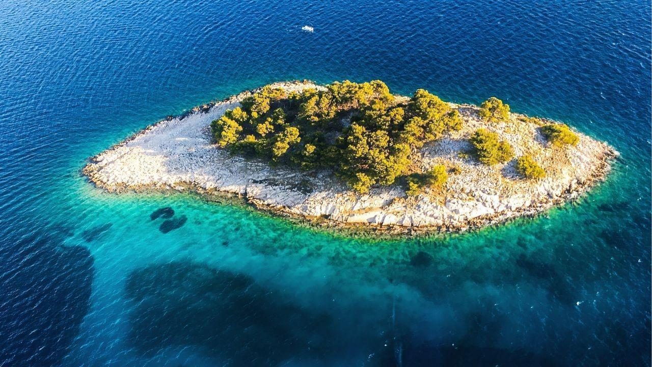 80-year-old Australian Found Dead on Lizard Island After Cruise Excursion