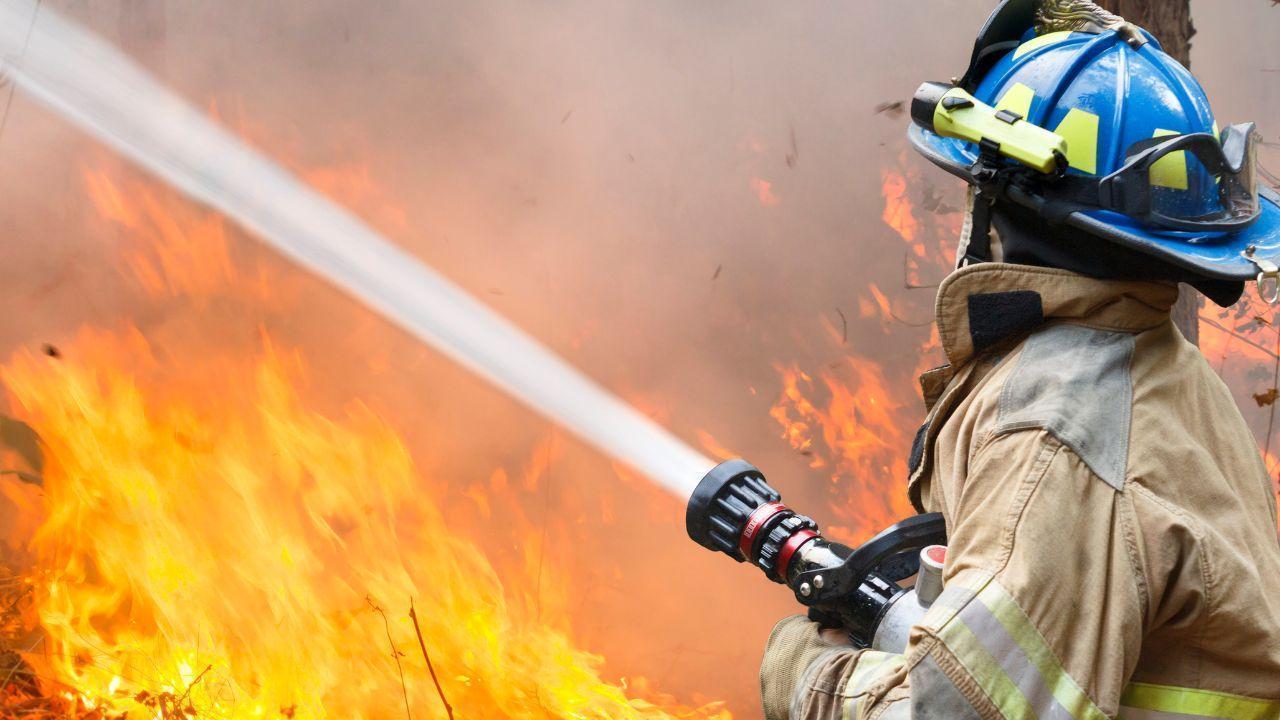 Oman Firefighters Control Forest Blaze in Nizwa Area Oman Firefighters Control Forest Blaze in Nizwa Area