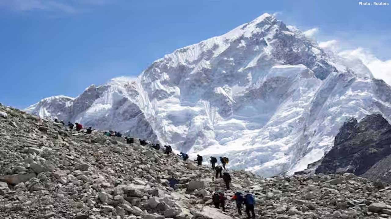 Avalanche at Yalung Ri Base Camp in Nepal Kills Seven Climbers