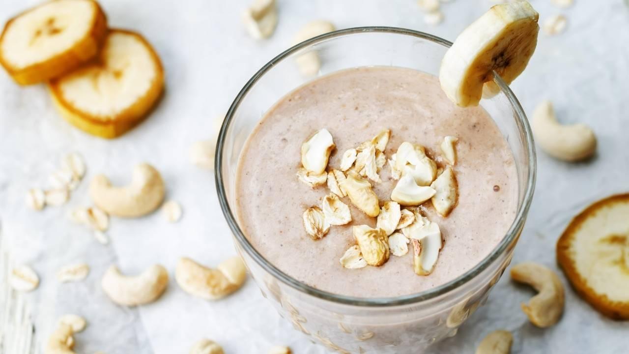 Date & Oats Smoothie — A Simple Weight-Loss Drink