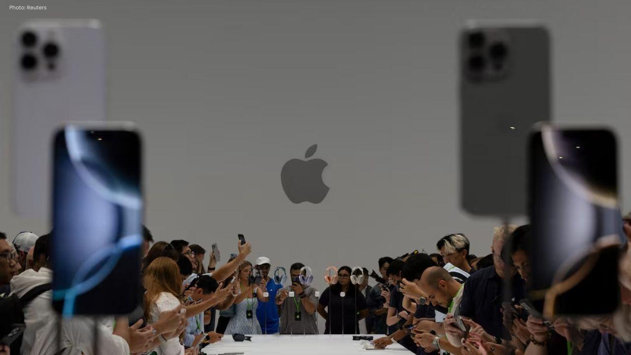 iOS 26.1 Released: Slide-to-Stop Alarm and Liquid Glass Opacity Control