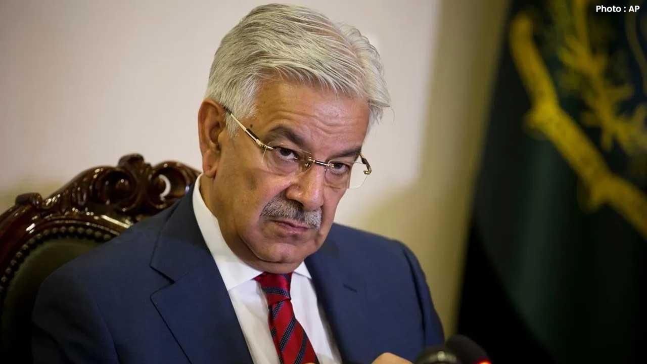 Pakistan Defence Minister Warns Taliban as Istanbul Talks Open