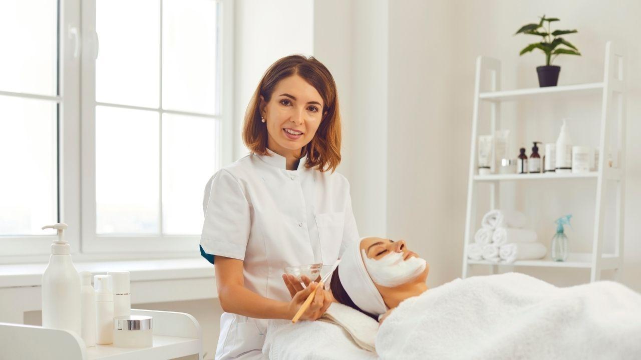 Dubai Salons Adopt AI and 3D Tools for Precise Skincare Recommendations