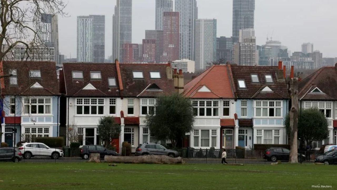 UK House Prices Surge in October to Highest Level Since Jan