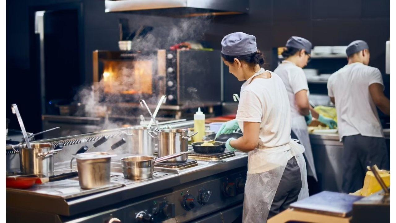 The Evolution of Cloud Kitchens: Speedy Comfort Foods and Multi-Brand Strategies