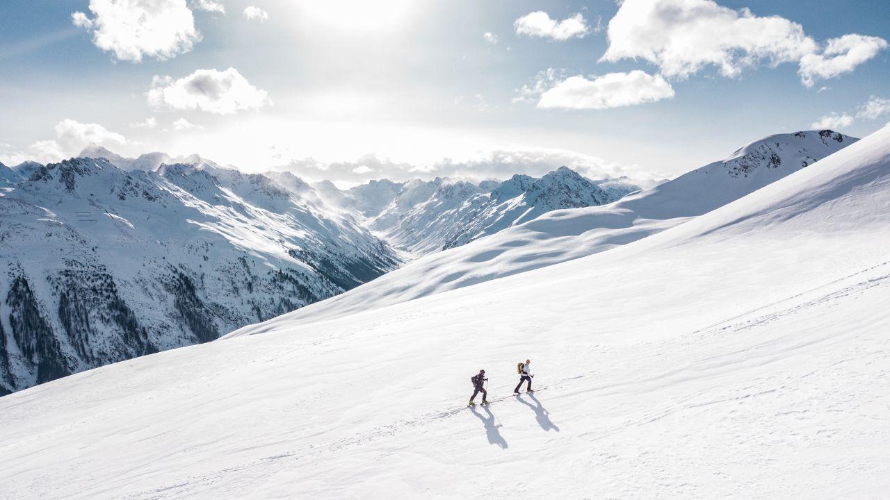 Recovery of Missing Indian Tourists' Bodies from Nepalese Snow