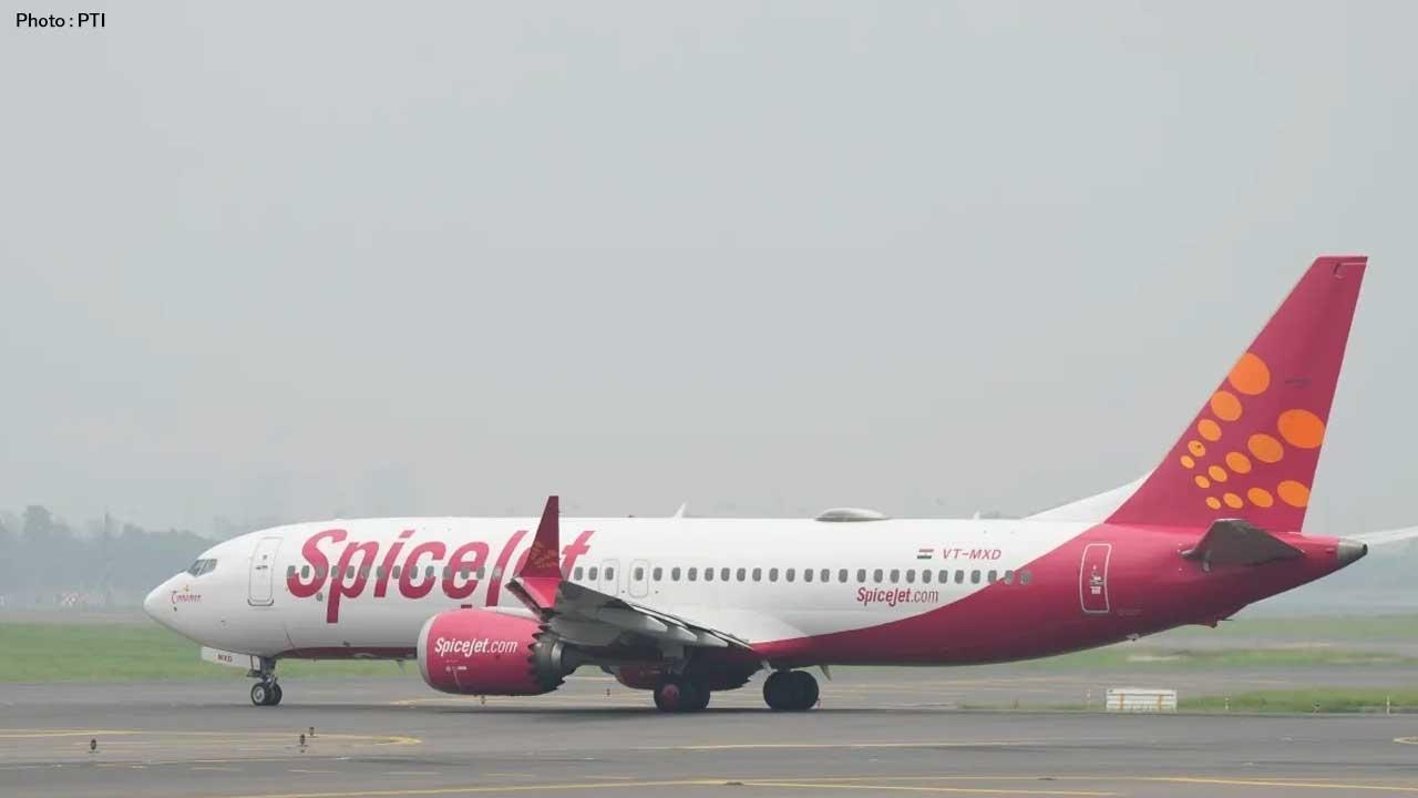 Emergency Landing of SpiceJet Flight in Kolkata After Engine Issues