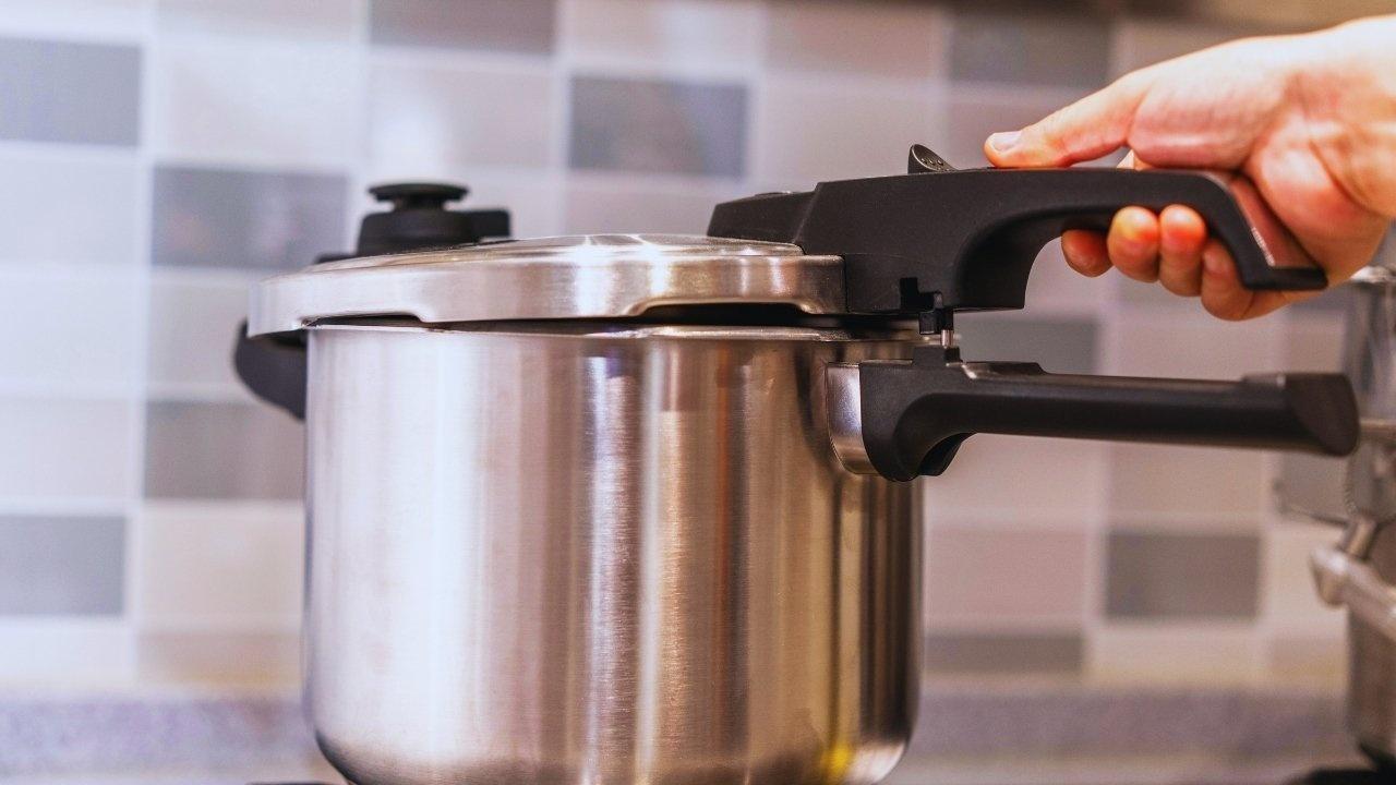 Quick and Tasty: 15-Minute Pressure Cooker Meals for Families