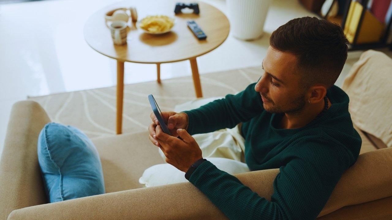 Kick the Doomscroll Habit: Your 21-Day Journey to Mindful Living