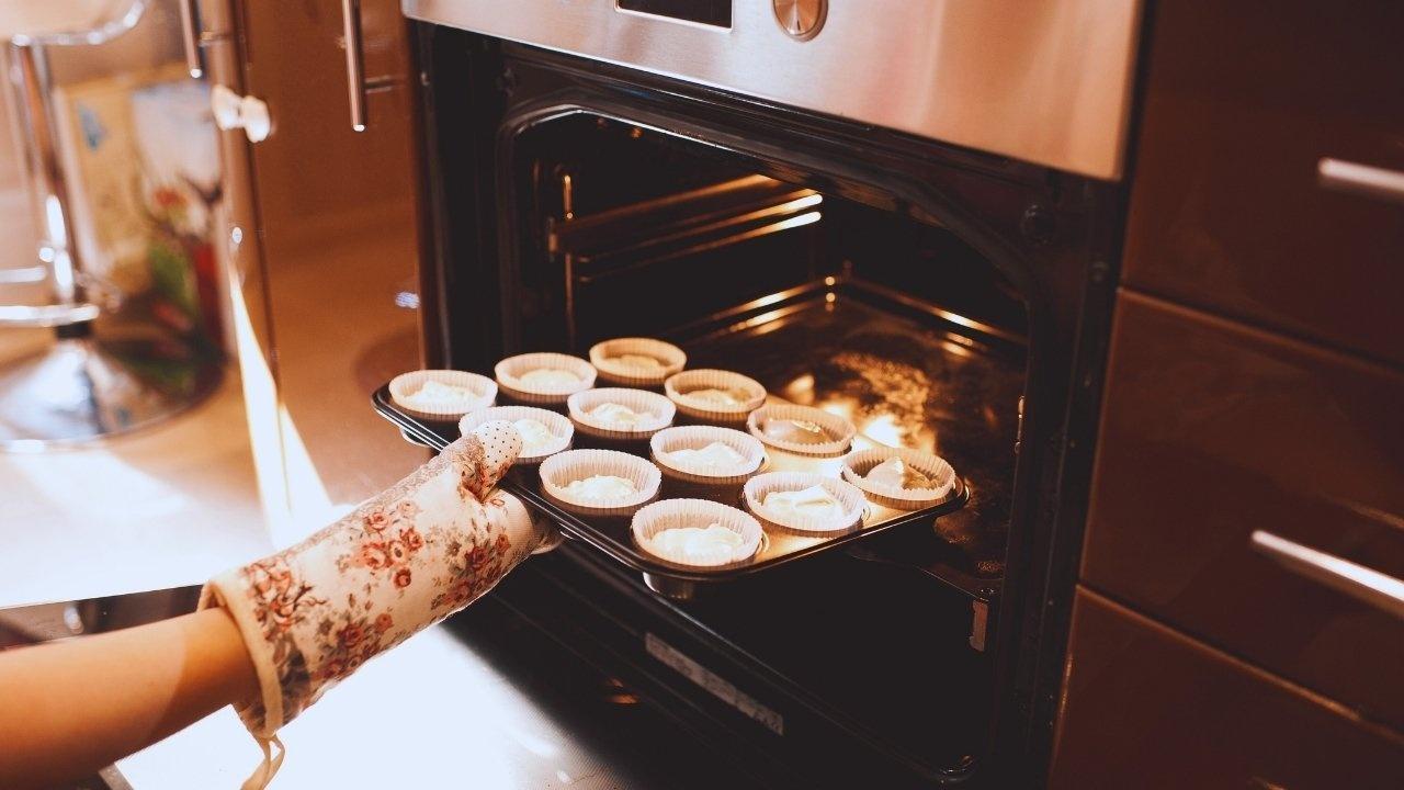 Essential Baking Guide for Beginners: Avoiding Cake Collapse in an OTG