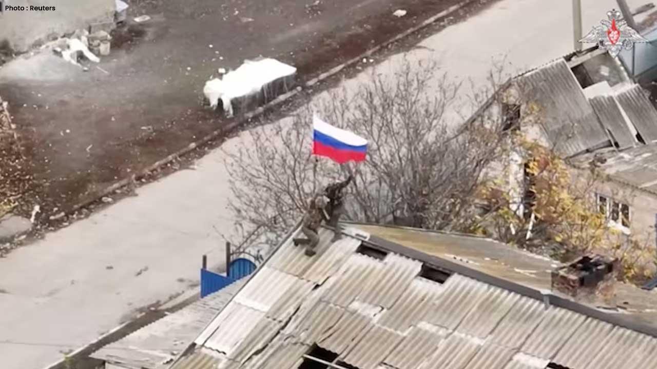 Kremlin Urges Negotiation as Eastern Ukraine Conflict Intensifies