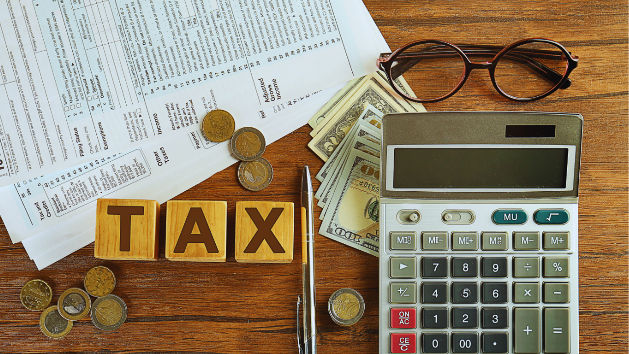 Freelancer Tax Essentials: Navigate Penalties and Enhance Deductions