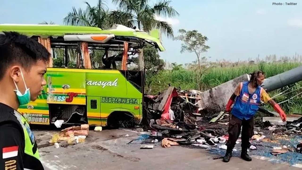 Tragedy Strikes as Five Chinese Tourists Die in Bali Minibus Accident