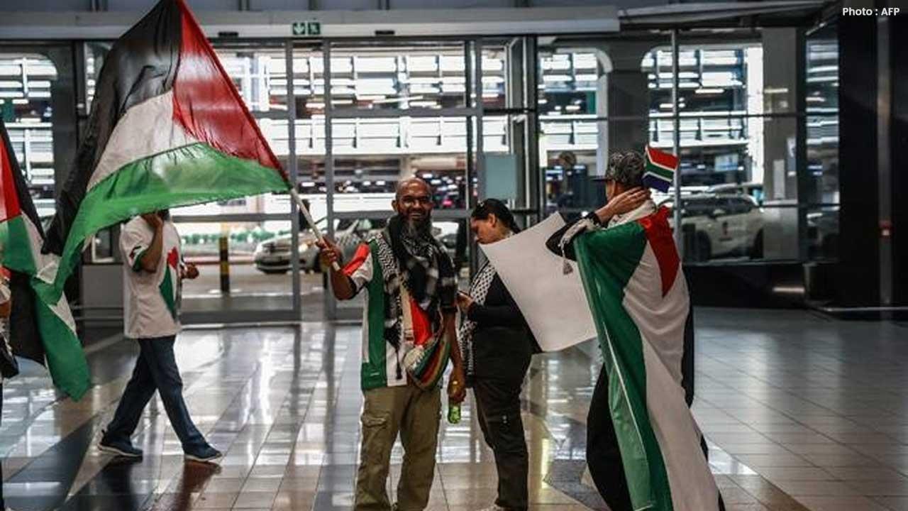 South African Authorities Detain 153 Palestinians for 12 Hours