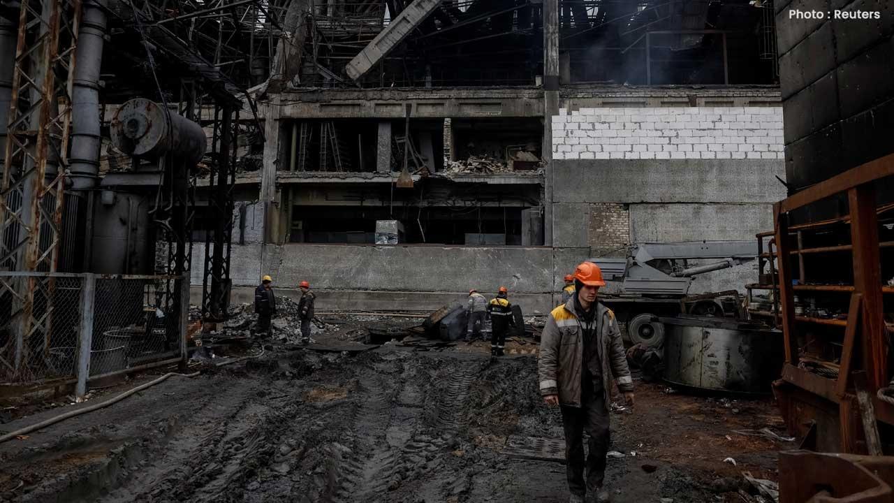 Ukrainian Energy Workers Face Increased Risks Amid Russian Assaults