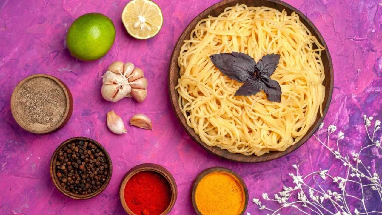 Revamp Your Maggi with a Zesty Lemon-Garlic Twist