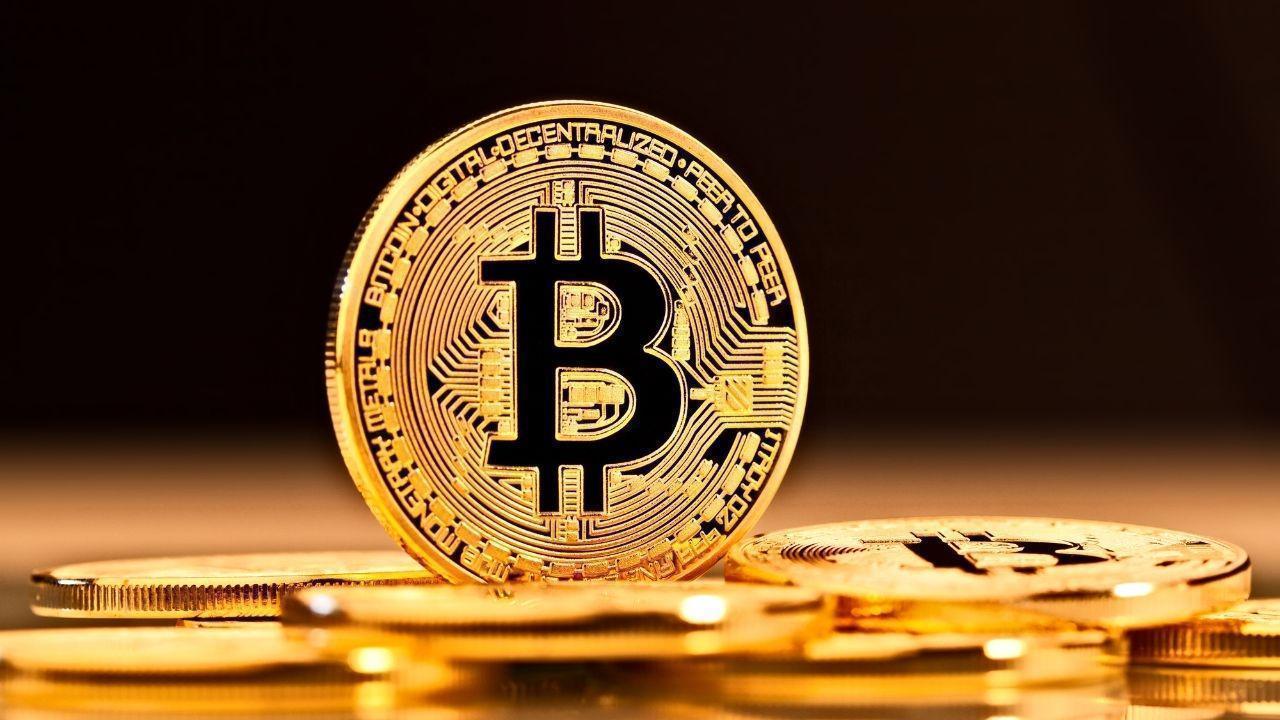 Bitcoin Falls Below $95K as Market Sentiment Wavers