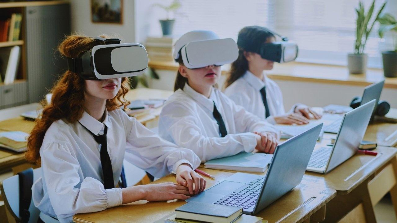 Transforming Daily Life: The Expanding Role of Mixed Reality at Home