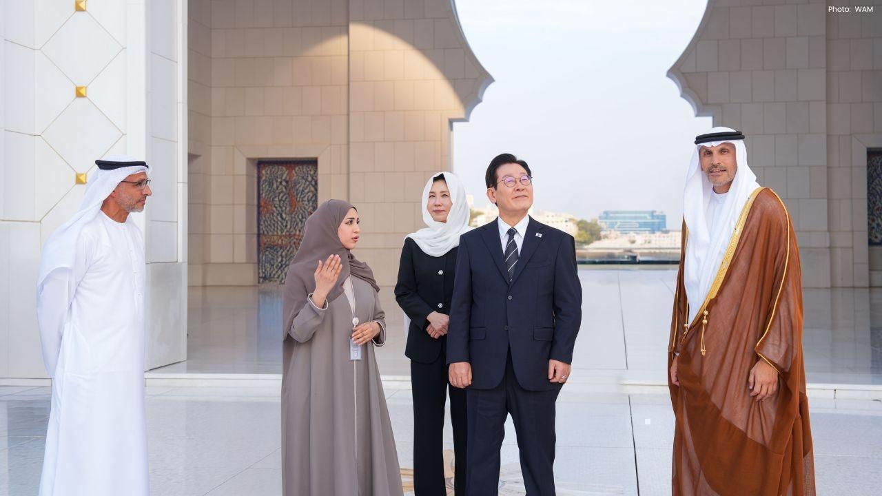 Korean President Explores Sheikh Zayed Grand Mosque